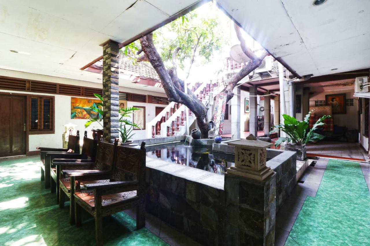 Borneo Hostel Jakarta Exterior photo